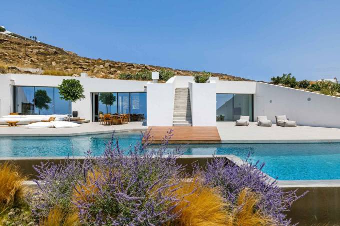 Mykonos luxury villa Skyrock in Agios Stefanos