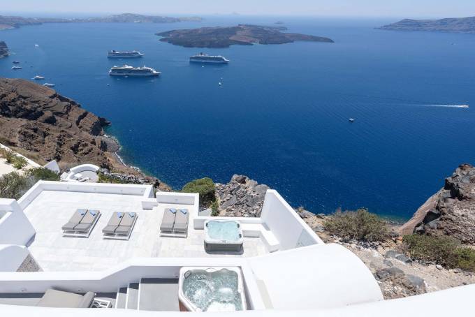 Santorini luxury villa Ilios Retreat in Imerovigli