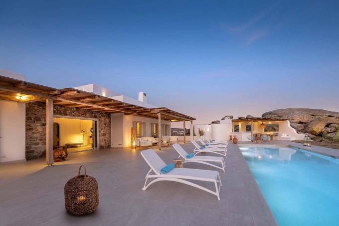 Mykonos luxury villa Frida in Super Paradise