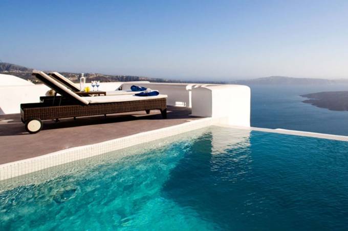 Santorini luxury villa Raelle in Imerovigli